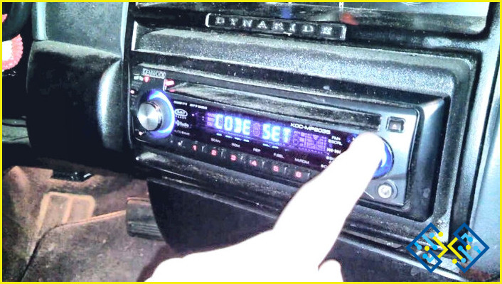 ¿Cómo ajustar el reloj en el estéreo del coche Kenwood?