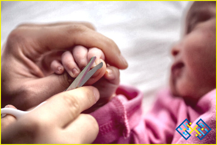 ¿Cómo limpiar las uñas del bebé?
