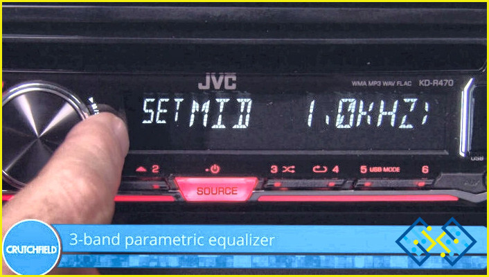 ¿Cómo cambiar la hora en una radio de coche Jvc?