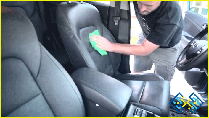 ¿Cómo eliminar el olor corporal de los asientos de cuero del coche?