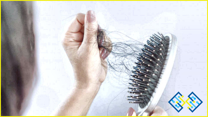 ¿Cómo limpiar el cepillo de pelo de cerdas de madera?