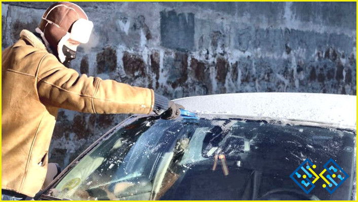 Cómo quitar el hielo de la ventana del coche sin raspador?
