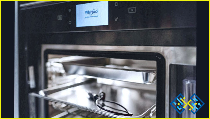 ¿Cómo utilizar la limpieza a vapor en el horno Whirlpool?
